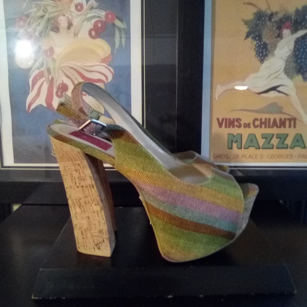 Shoes - Picture 2 of 3